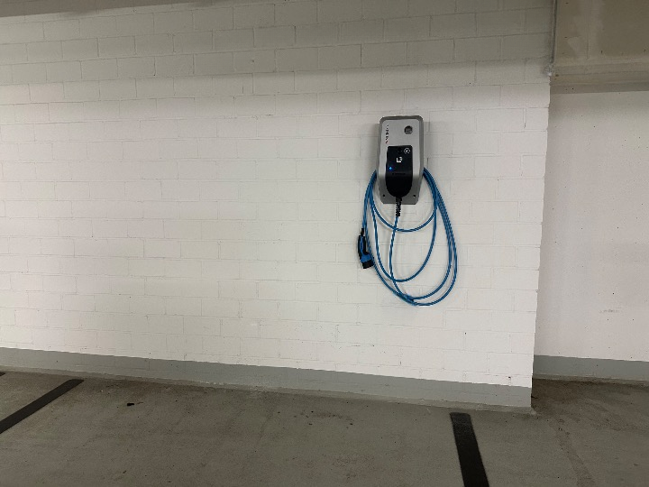 Tiefgaragenplatz mit privater Ladesäule